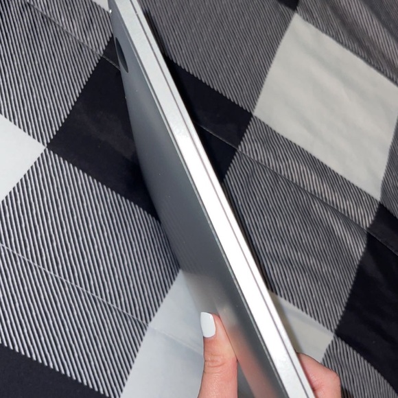 Apple MacBook Pro 13” Display with Touch Bar - Picture 12 of 15